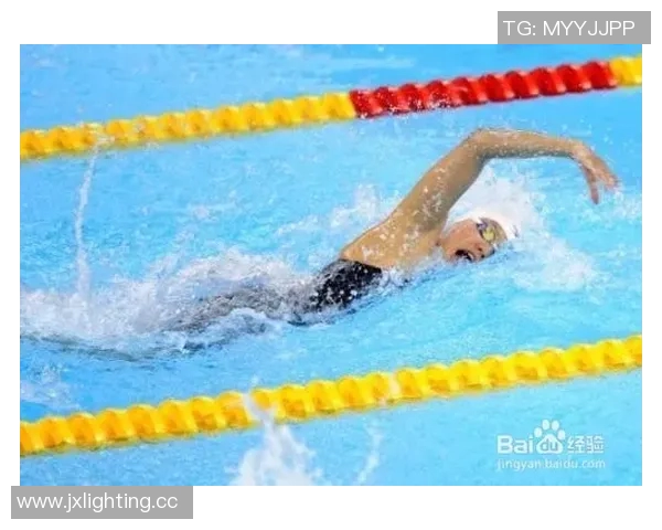 自由泳技巧解析与提升：从基本动作到高效游泳的全方位指导